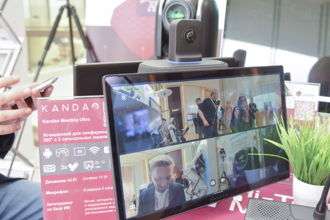 На стенде Hi-Tech Media во время мероприятия Видео+Конференция 2023 , фото-7