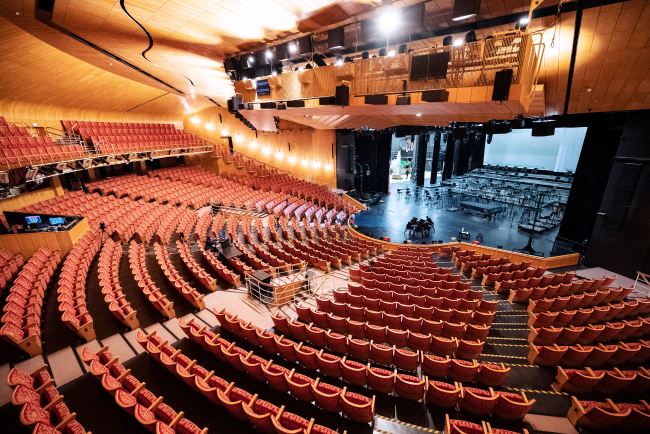 Out Board TiMax TrackerD4 - Система автоматизации TiMax потребовалась для обеспечения точной локализации звука как движущихся исполнителей, так и статических микрофонов, являющихся частью иммерсивной звуковой системы театра, модернизированной в начале года.