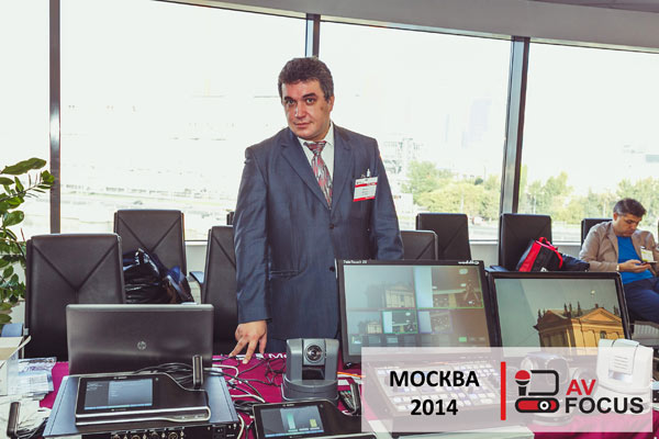 AV-Focus_Moscow-2014 Максим Малахов демонстрирует новинки мультимедийного оборудования