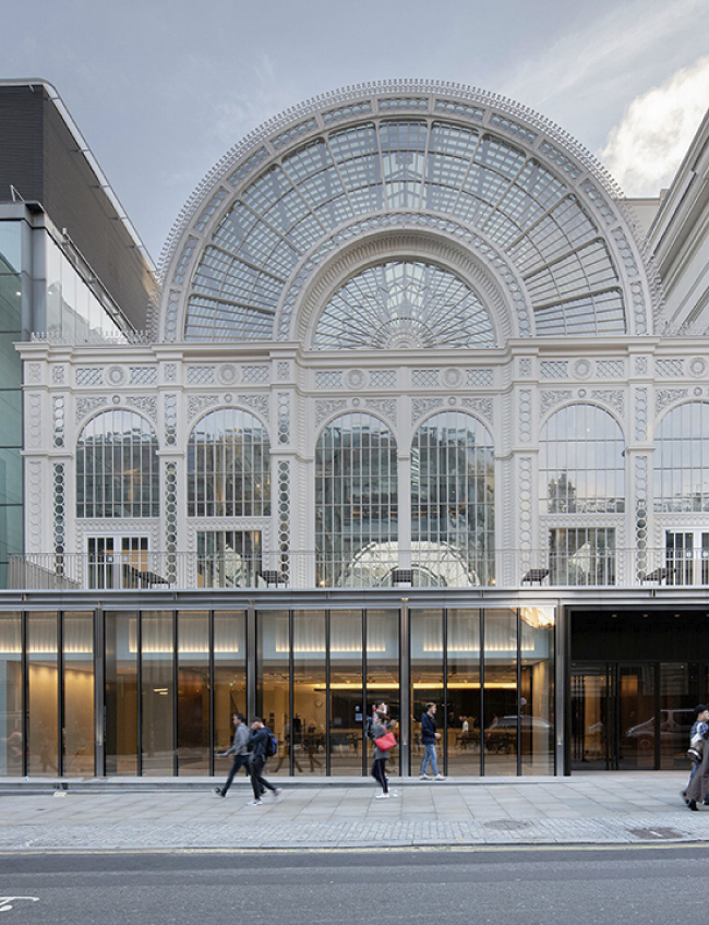 Королевский Оперный Театр в Ковент-Гардене в Лондоне, считающийся одним из ведущих оперных театров мира, недавно прошел значительную реконструкцию. 